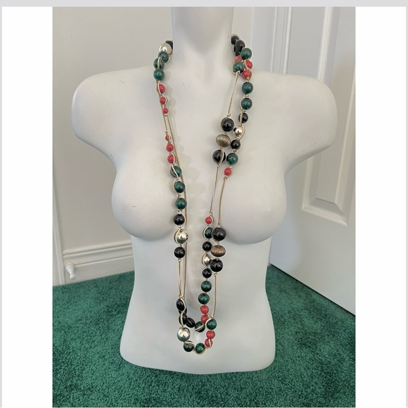 🎁Bundle 2 long necklaces:red/green colored contemporary shapes linked w/macrame - Picture 9 of 13
